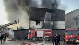 Adana’da Mobilya Deposunda Yangın Çıktı