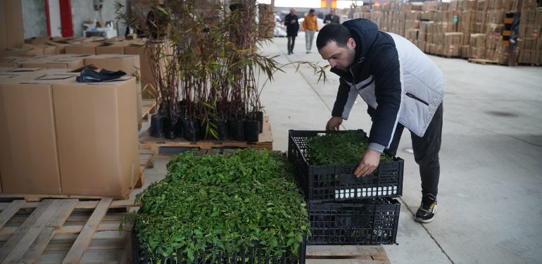Tarsus Belediyesi Deprem Bölgesine Yardım Tırı Gönderdi