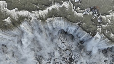 ABD’de Bulunan Niagara Şelaleleri Kısmen Dondu