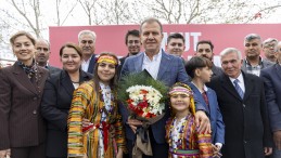 Vahap Seçer’den Açık Hava toplantısı