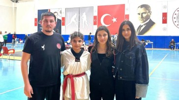 Kır Çiçeklerinden Taekwondo dalında şampiyonluk