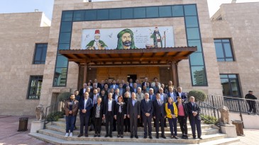 Vahap Seçer’den Mersin Cemevi’ne ziyaret
