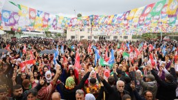 İnce Memed’in memleketinde sağanak yağış altında Newroz kutlandı