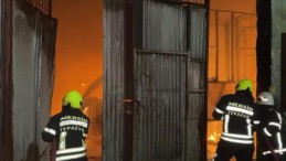 Mersin’de galvaniz tesisinde yangın çıktı