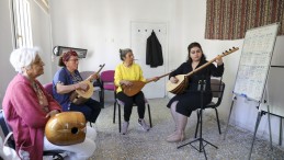 Tömük Kadın ve Çocuk Atölyesi’nde bağlama kursları başladı