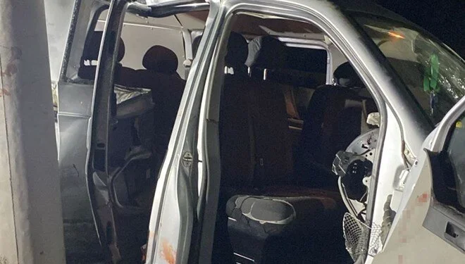 Mersin’de Panelvan elektrik direğine çarptı: 2 kişi hayatını kaybetti, 3 yaralı
