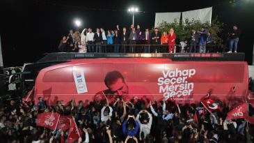 Mersin Büyükşehir Belediye Başkanı Vahap Seçer oldu