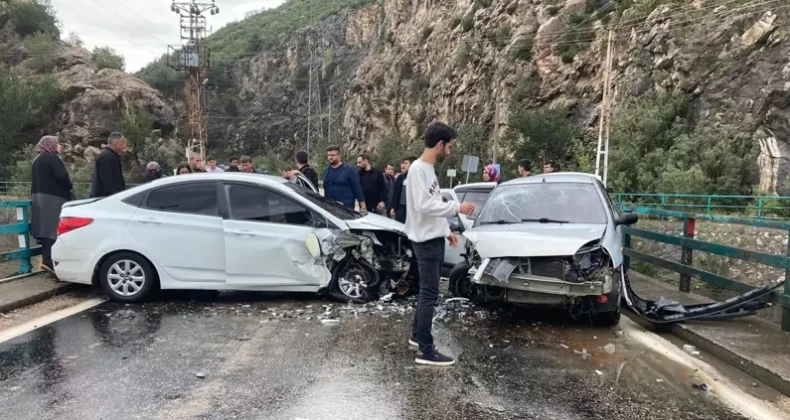 Adana’da 2 otomobil çarpıştı: 6 yaralı