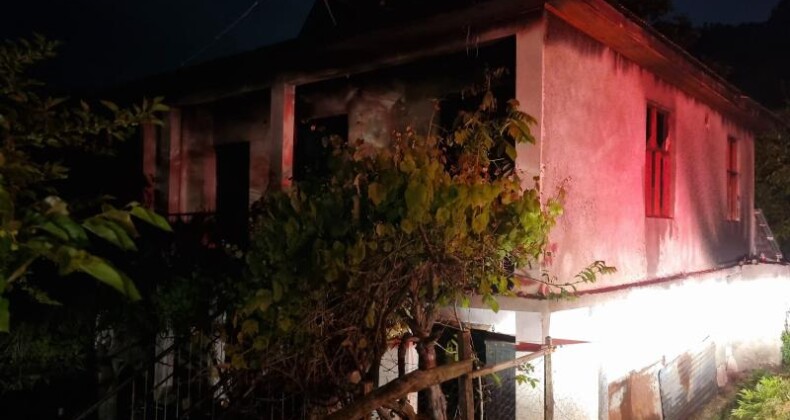 Adana’da bir evde yangın çıktı