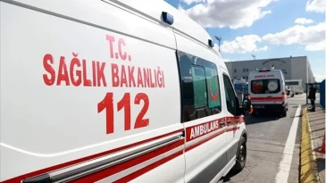 Adana’da minibüs ile otobüs çarpıştı: 1 kişi hayatını kaybetti, 9 yaralı