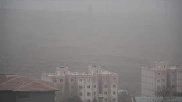 Adana ve Mersin tozla kaplandı
