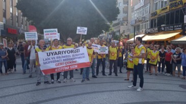 Eğitim Sen Tarsus şubesinden protesto: “Bu müfredatı kabul etmiyoruz”