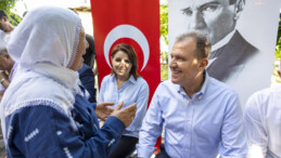 Vahap Seçer, bayramın 4. gününü Mezitli halkıyla geçirdi
