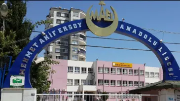 Okul müdürüne sokakta darp: “Hocam beni tanıdınız mı?” deyip, saldırdı