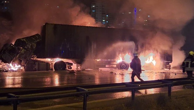 Tarsus’ta iki tır çarpıştı: 1 kişi hayatını kaybetti, 1 yaralı