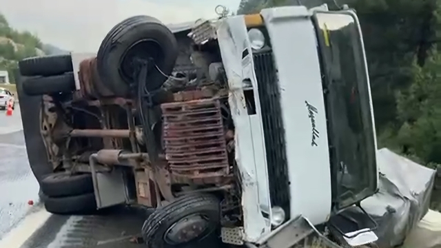 Zincirleme trafik kazası: 2 yaralı