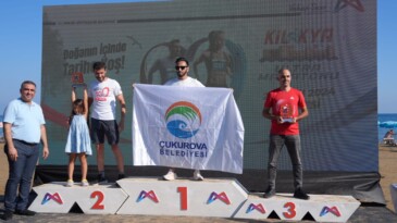 Çukurova Belediyesi yüzücü atletleri 4 madalyonla döndü