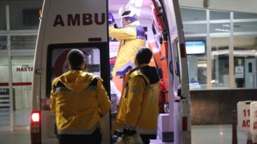 Niğde’de minibüs ile otomobil çarpıştı: 5 yaralı