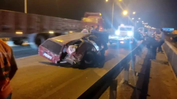 Hatay’da iki araç çarpıştı: Sürücü yaralandı