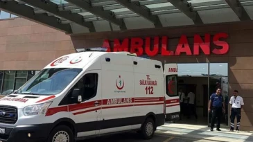 Adana’da iki araç çarpıştı: 4 yaralı