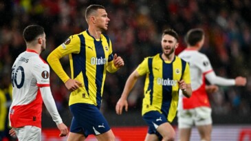 Fenerbahçe Slavia Prag’ı 2-1 yendi