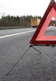 Adana’da otomobil sulama kanalına düştü: 3 yaralı