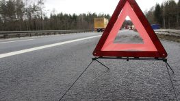 Adana’da otomobil sulama kanalına düştü: 3 yaralı