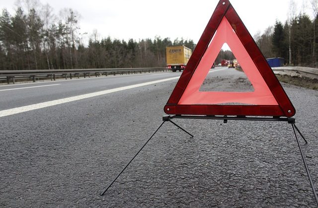 Adana’da otomobil sulama kanalına düştü: 3 yaralı