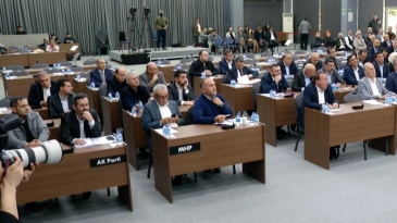 Mersin Büyükşehir Belediye Meclisi toplantısında ‘kayyum’ tartışması