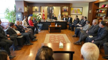 Çukurova Belediye Başkanı Emrah Kozay, muhtarlarla buluştu