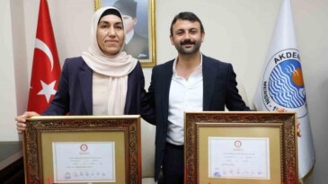 DEM Partili Akdeniz Belediyesi eş başkanları gözaltına alındı