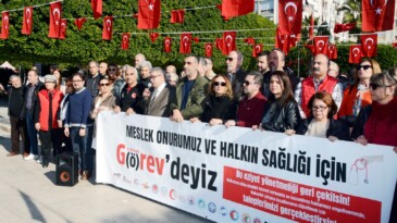 Sağlık emekçileri, iş bırakma eylemenin ikinci gününde: “Eziyet Yönetmeliği geri çekilsin”