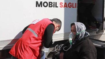 Deprem Bölgelerinde Sağlık Hizmeti Alarm Veriyor