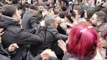 Mersin Üniversitesi öğrencilerinden oturma eylemi