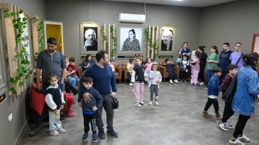 Tarsus’ta Karagöz – Bitirim Bebe adlı gölge oyunu sergilendi