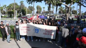 Mersin’deki 1 Mayıs kutlamasında ‘bozkurt işareti’ kavgası