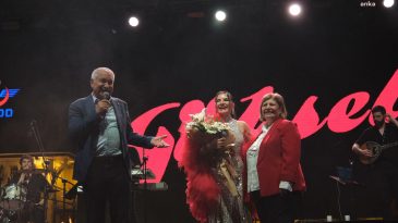 Adana’da 19 Mayıs meşaleli kortej ve konserle kutlandı