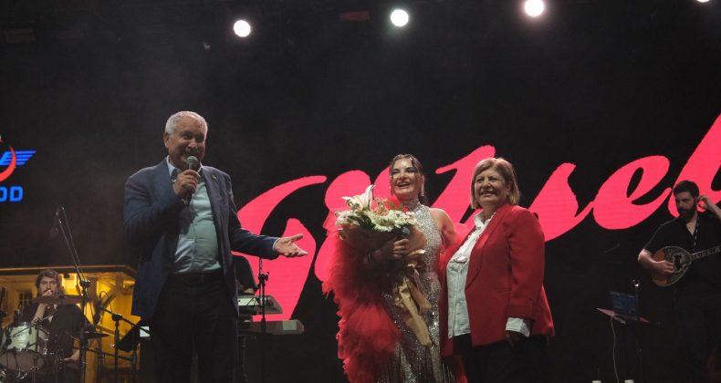 Adana’da 19 Mayıs meşaleli kortej ve konserle kutlandı
