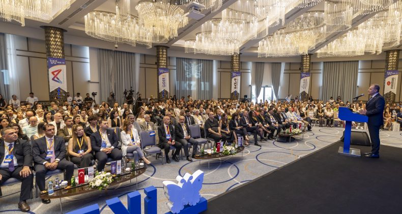 11. Dijital Dönüşüm ve İnsan Odaklı Liderlik Zirvesi Mersin’de yapıldı