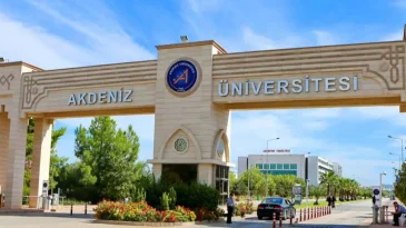 Akdeniz Üniversitesi, eski dekanın profesörlüğünü iptal etti