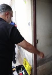 Mersin’de bir evden 10 kamyon çöp çıktı