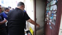 Mersin’de bir evden 10 kamyon çöp çıktı