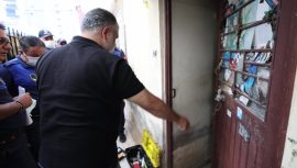 Mersin’de bir evden 10 kamyon çöp çıktı