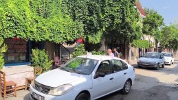 Ölüler Kıraathanesi Kozan’ın ‘hafıza duvarı’ oldu