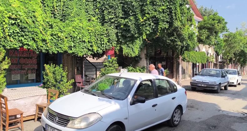 Ölüler Kıraathanesi Kozan’ın ‘hafıza duvarı’ oldu