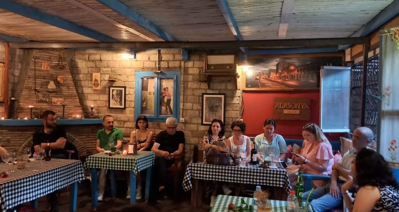 Adana’da şiir ve öykü severler bir araya geldi
