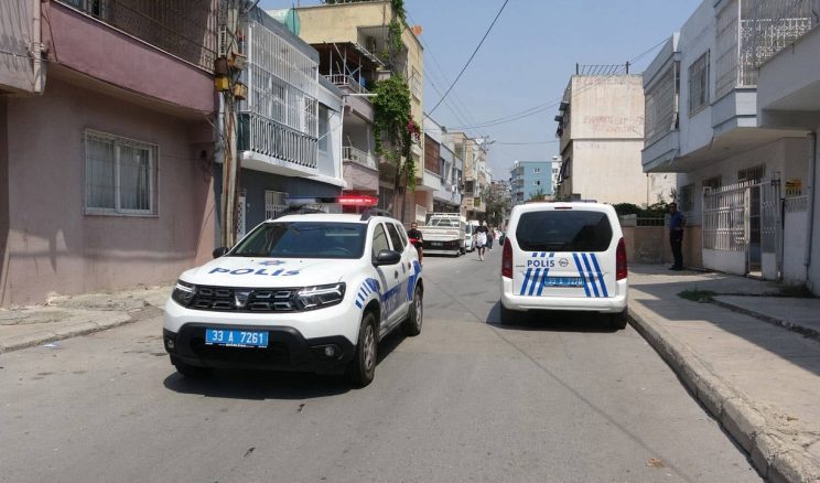 Mersin’de anne ve kızı öldürüldü: Katil zanlısı aranıyor