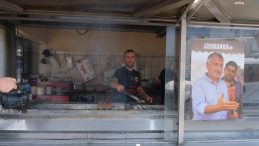 Adana’da kebapçılardan ‘Karalar’ desteği