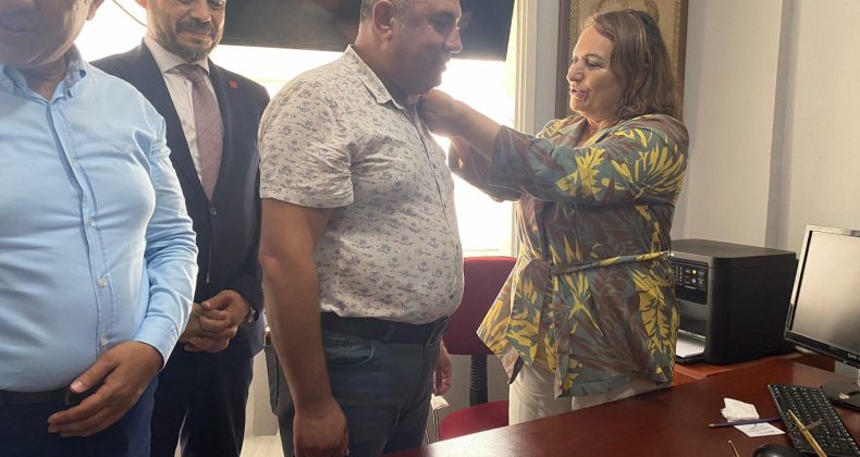 Osmaniye’de Yarbaşı Belediye Meclisi üyesi, AKP’den istifa ederek CHP’ye katıldı