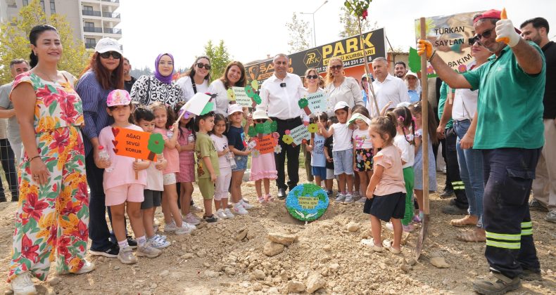 Adanalı küçüklerden ‘fidan dikme’ etkinliği